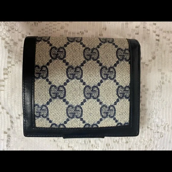 ✅SOLD✅AUTHENTIC VINTAGE GUCCI MINI COMPACT WALLET LEATHER - Picture 2 of 16